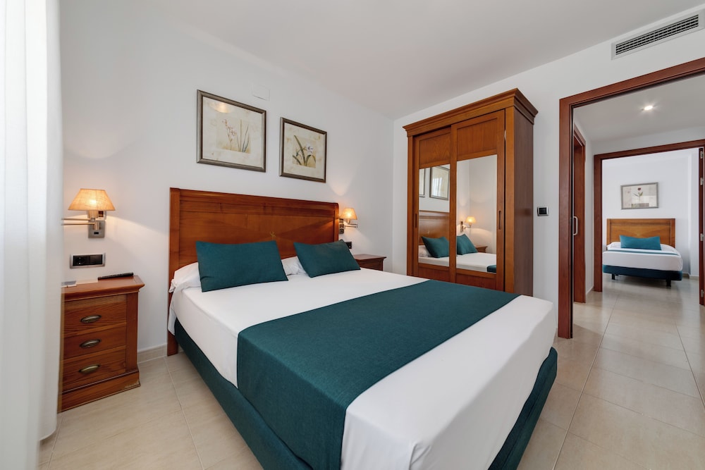 Hotel Daniya Denia — Hotel rooms in Denia, Valencian Community
