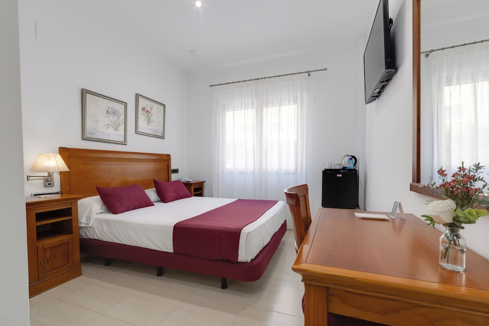 Hotel Daniya Denia — Hotel rooms in Denia, Valencian Community