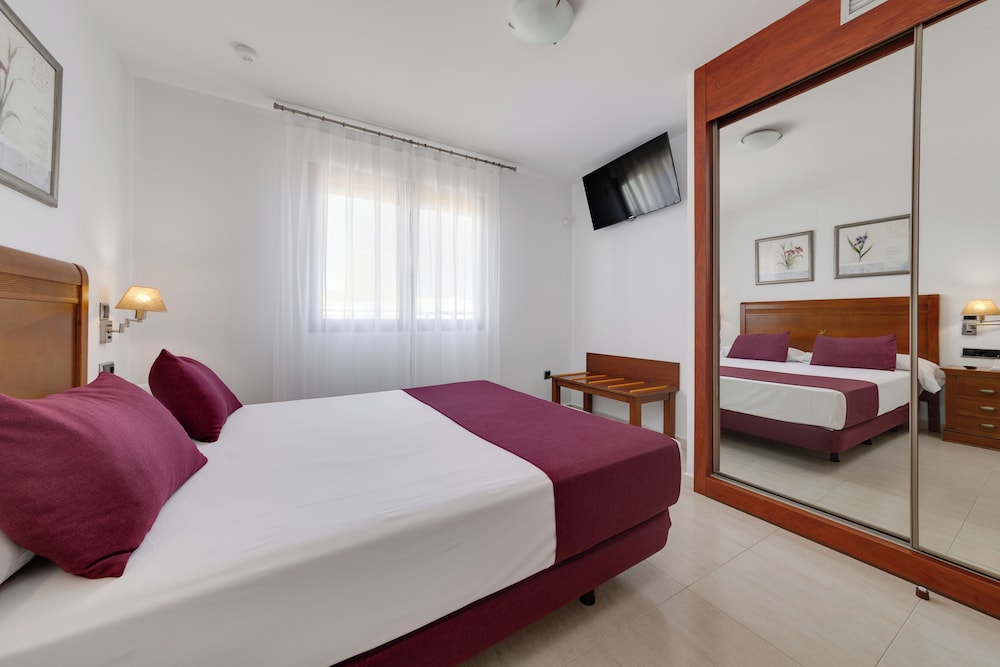 Hotel Daniya Denia — Hotel rooms in Denia, Valencian Community