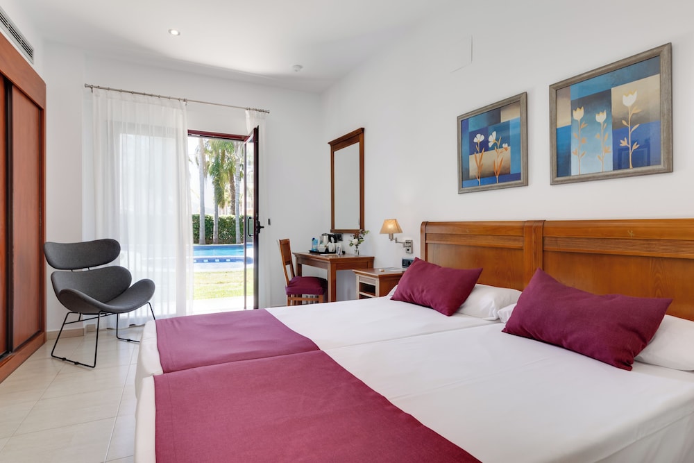 Hotel Daniya Denia — Hotel rooms in Denia, Valencian Community