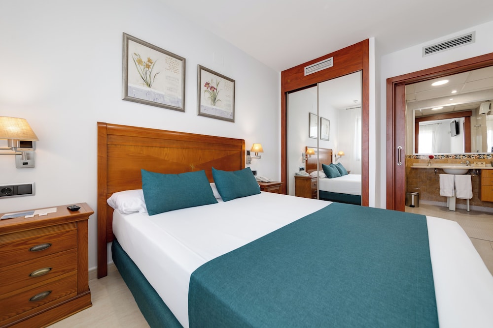 Hotel Daniya Denia — Hotel rooms in Denia, Valencian Community