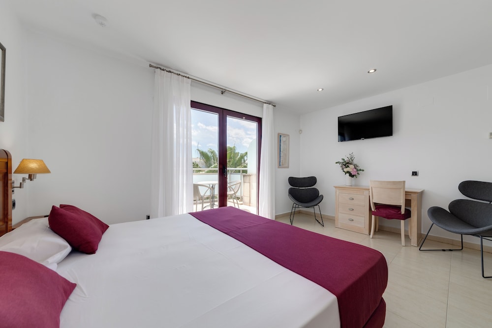 Hotel Daniya Denia — Hotel rooms in Denia, Valencian Community