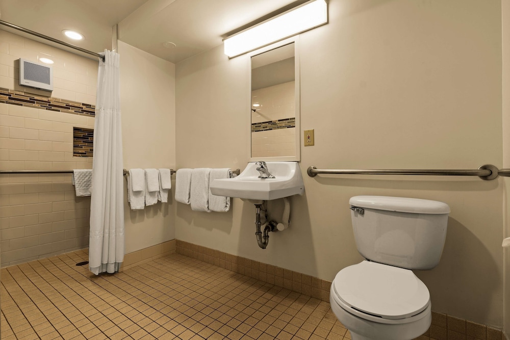 Best Western The Plaza Hotel Honolulu Airport - Free Breakfast — Hotel rooms in Honolulu, Hawaii