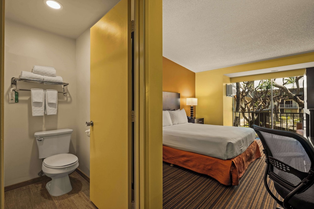 Best Western The Plaza Hotel Honolulu Airport - Free Breakfast — Hotel rooms in Honolulu, Hawaii