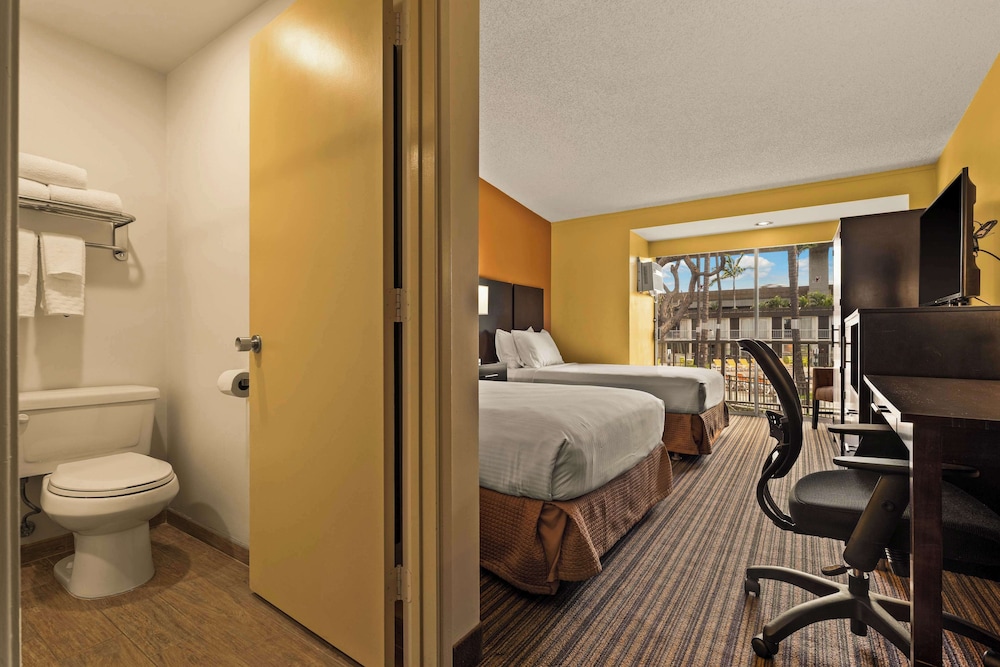 Best Western The Plaza Hotel Honolulu Airport - Free Breakfast — Hotel rooms in Honolulu, Hawaii