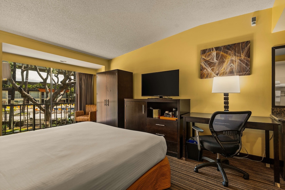 Best Western The Plaza Hotel Honolulu Airport - Free Breakfast — Hotel rooms in Honolulu, Hawaii
