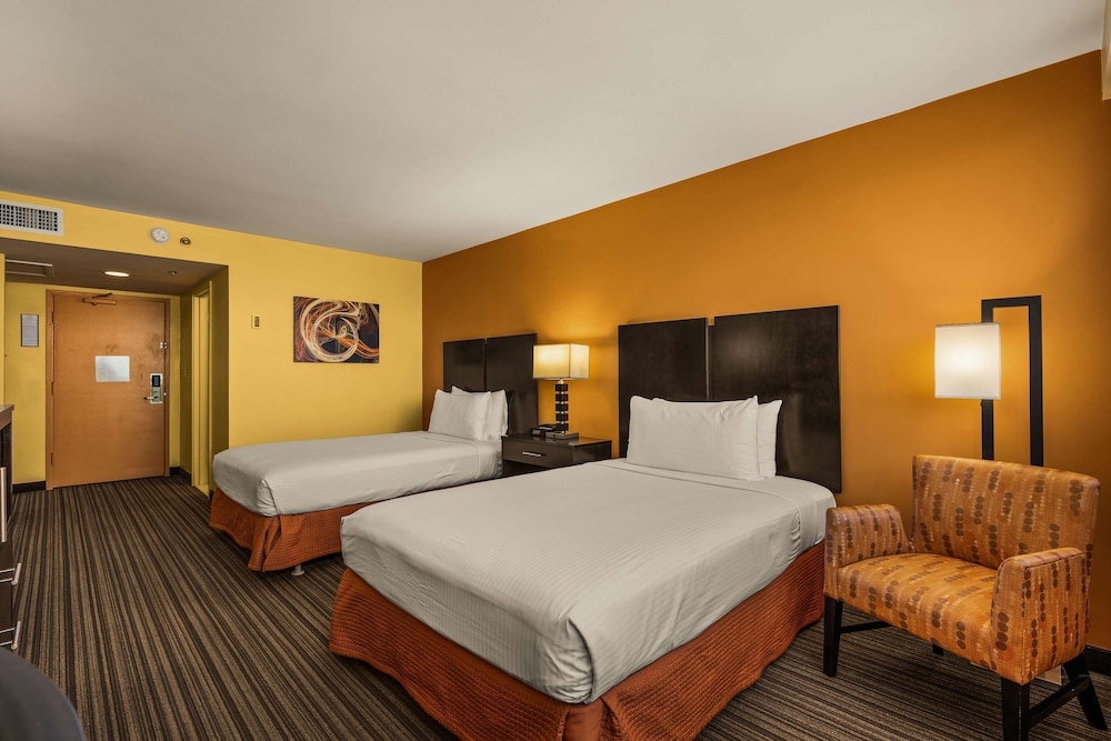 Best Western The Plaza Hotel Honolulu Airport - Free Breakfast — Hotel rooms in Honolulu, Hawaii