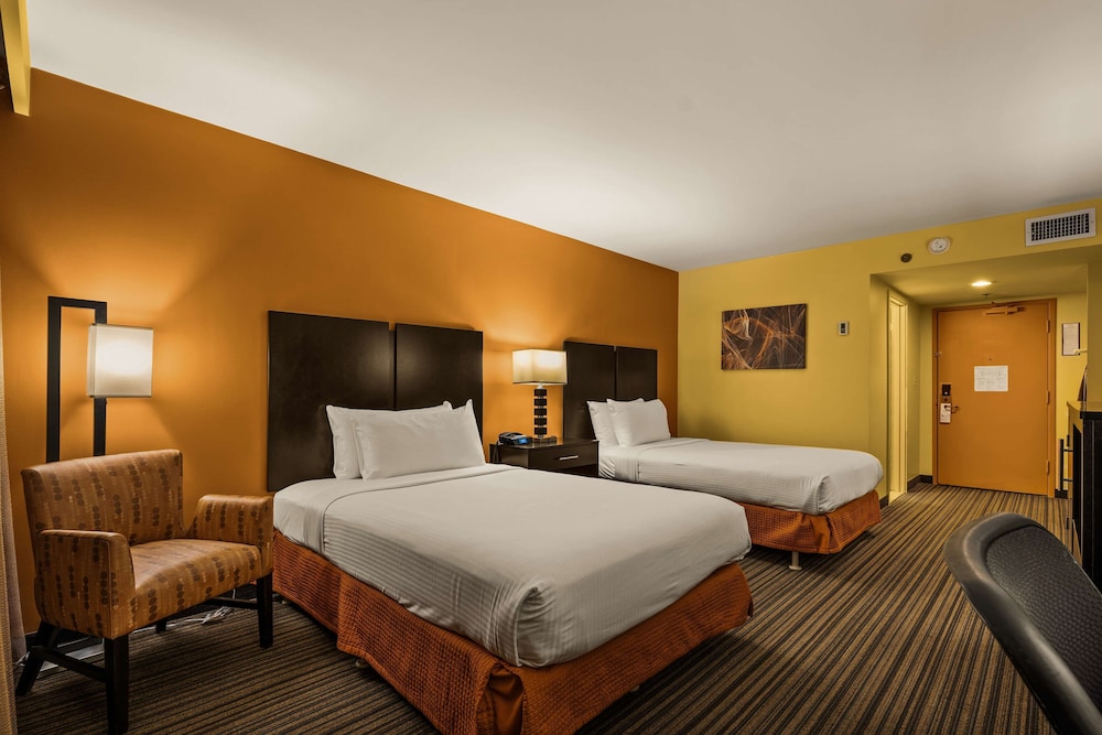 Best Western The Plaza Hotel Honolulu Airport - Free Breakfast — Hotel rooms in Honolulu, Hawaii