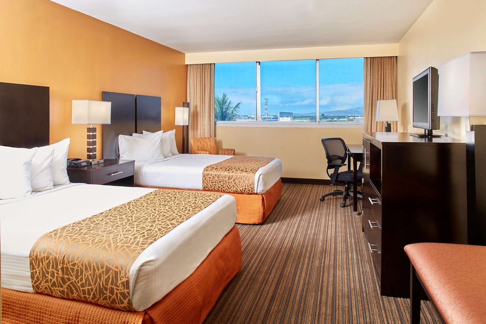 Best Western The Plaza Hotel Honolulu Airport - Free Breakfast — Hotel rooms in Honolulu, Hawaii