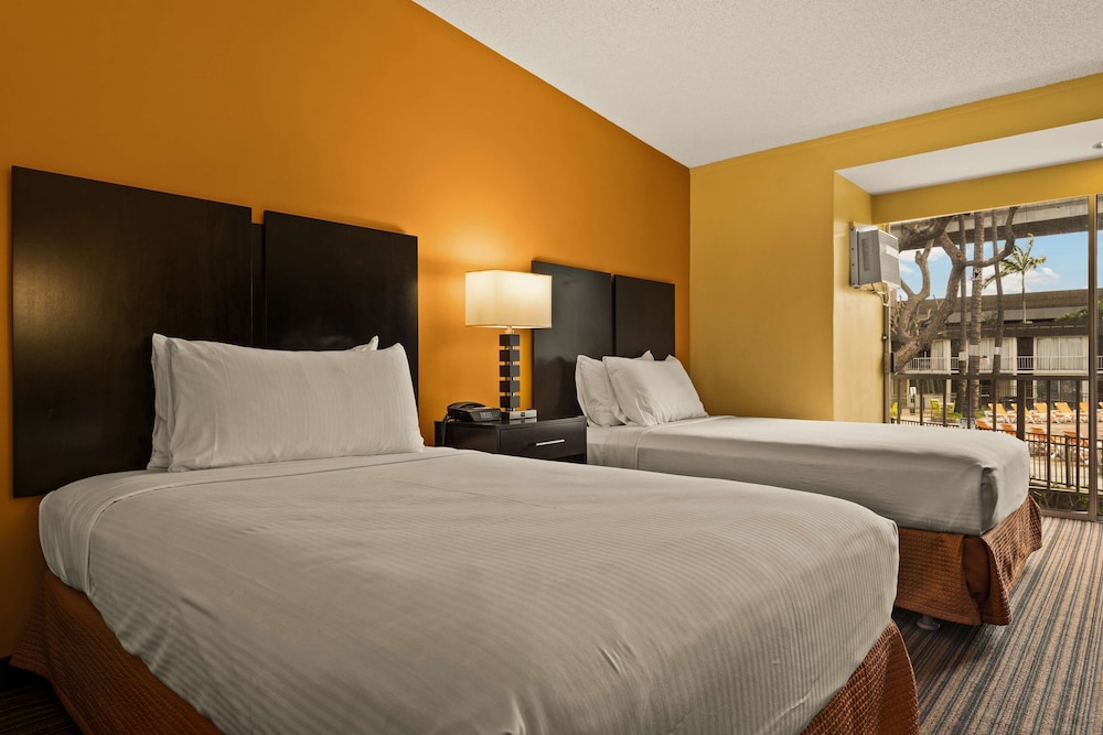 Best Western The Plaza Hotel Honolulu Airport - Free Breakfast — Hotel rooms in Honolulu, Hawaii