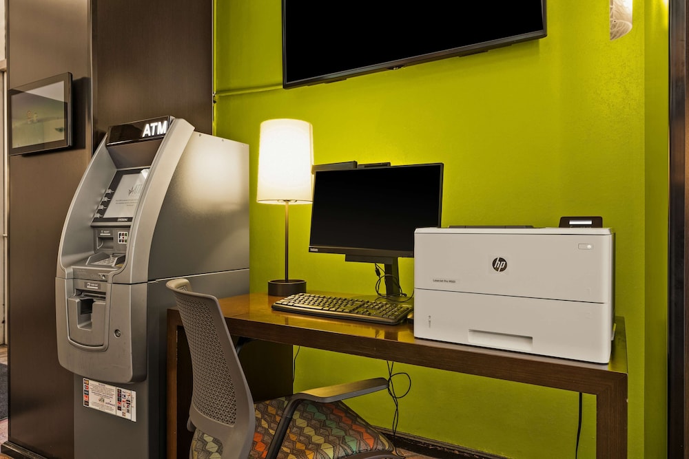 Best Western The Plaza Hotel Honolulu Airport - Free Breakfast — Hotel building in Honolulu, Hawaii