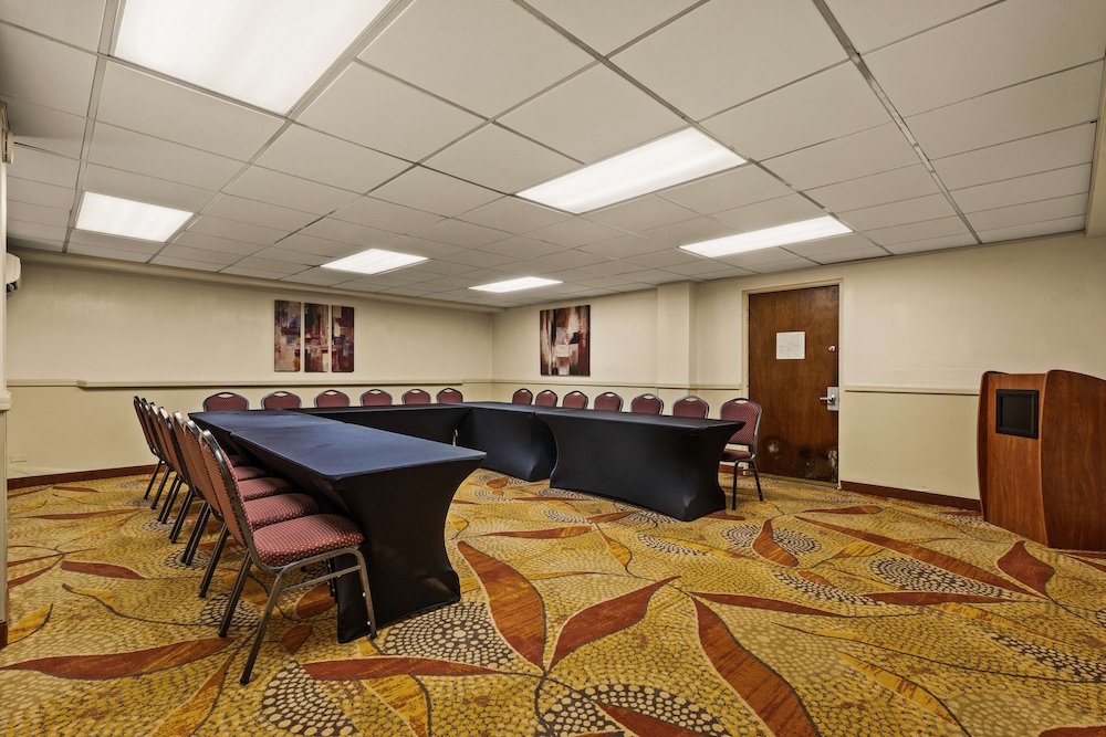 Best Western The Plaza Hotel Honolulu Airport - Free Breakfast — Hotel building in Honolulu, Hawaii