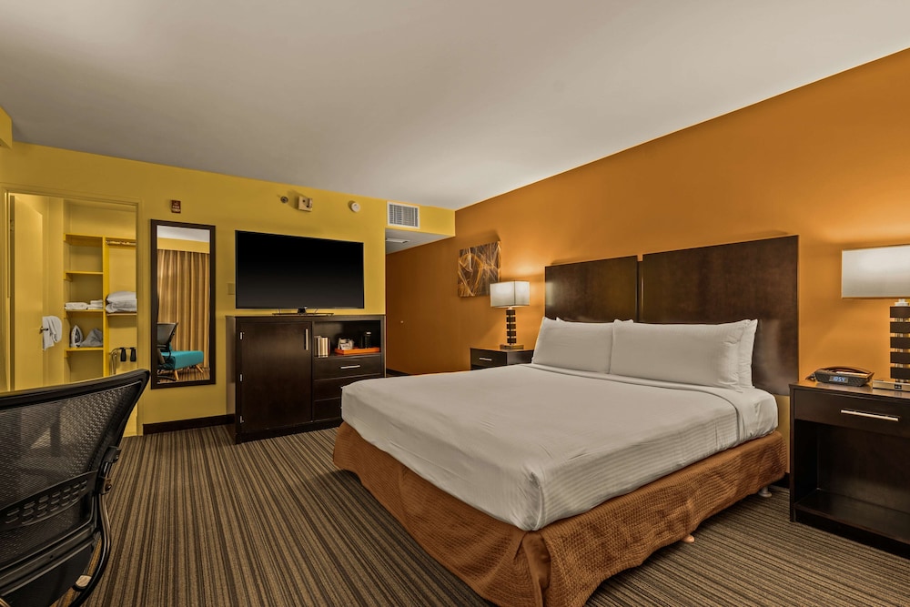 Best Western The Plaza Hotel Honolulu Airport - Free Breakfast — Hotel rooms in Honolulu, Hawaii