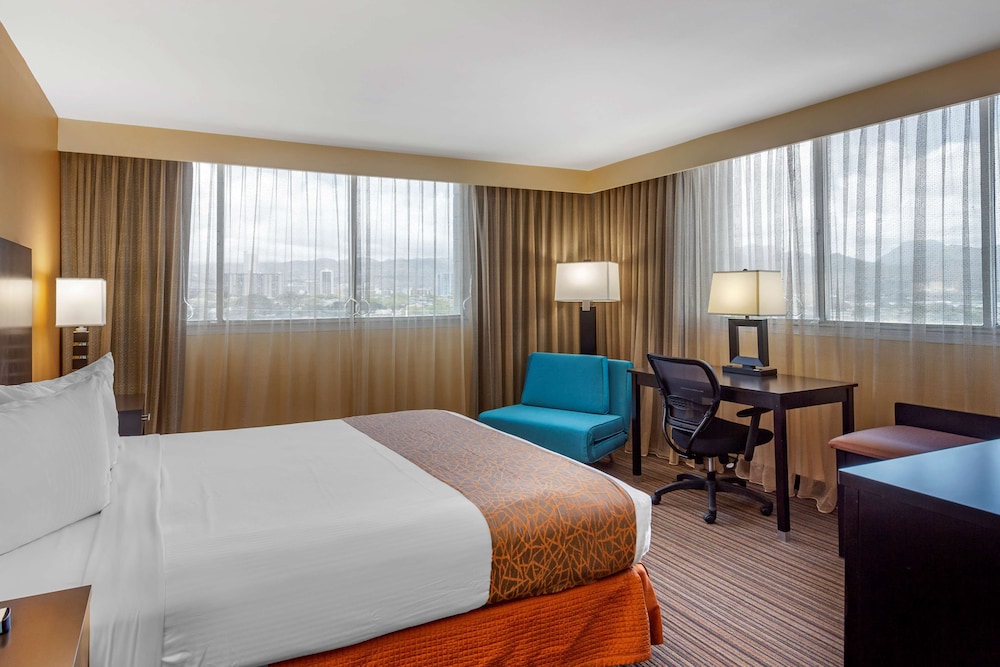 Best Western The Plaza Hotel Honolulu Airport - Free Breakfast — Hotel rooms in Honolulu, Hawaii