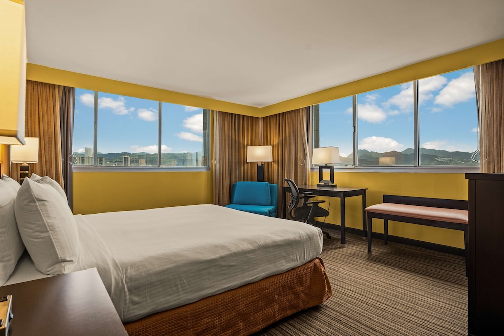 Best Western The Plaza Hotel Honolulu Airport - Free Breakfast — Hotel rooms in Honolulu, Hawaii