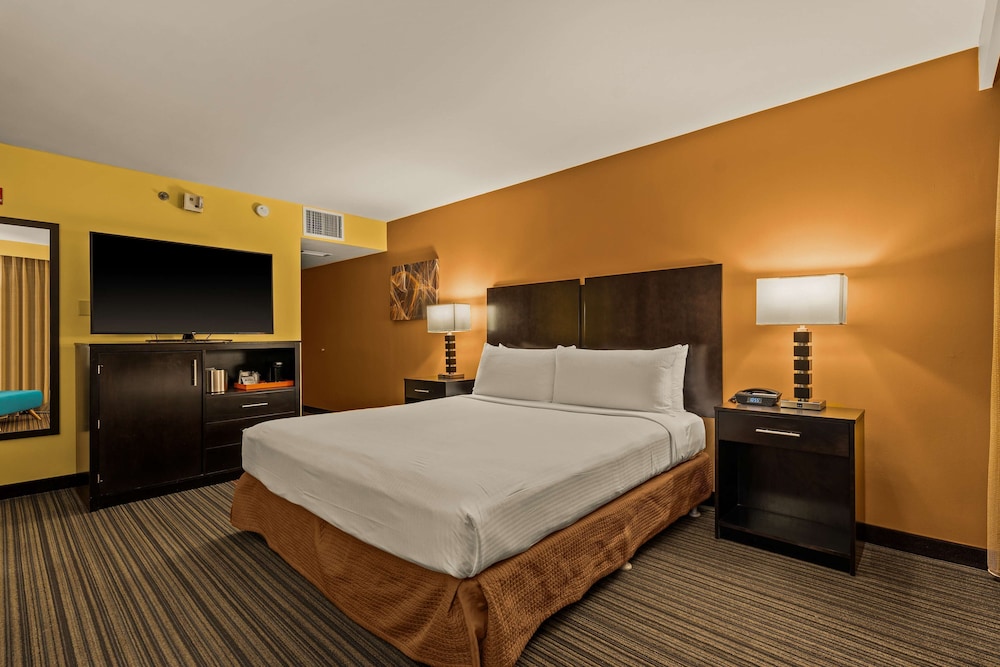 Best Western The Plaza Hotel Honolulu Airport - Free Breakfast — Hotel rooms in Honolulu, Hawaii