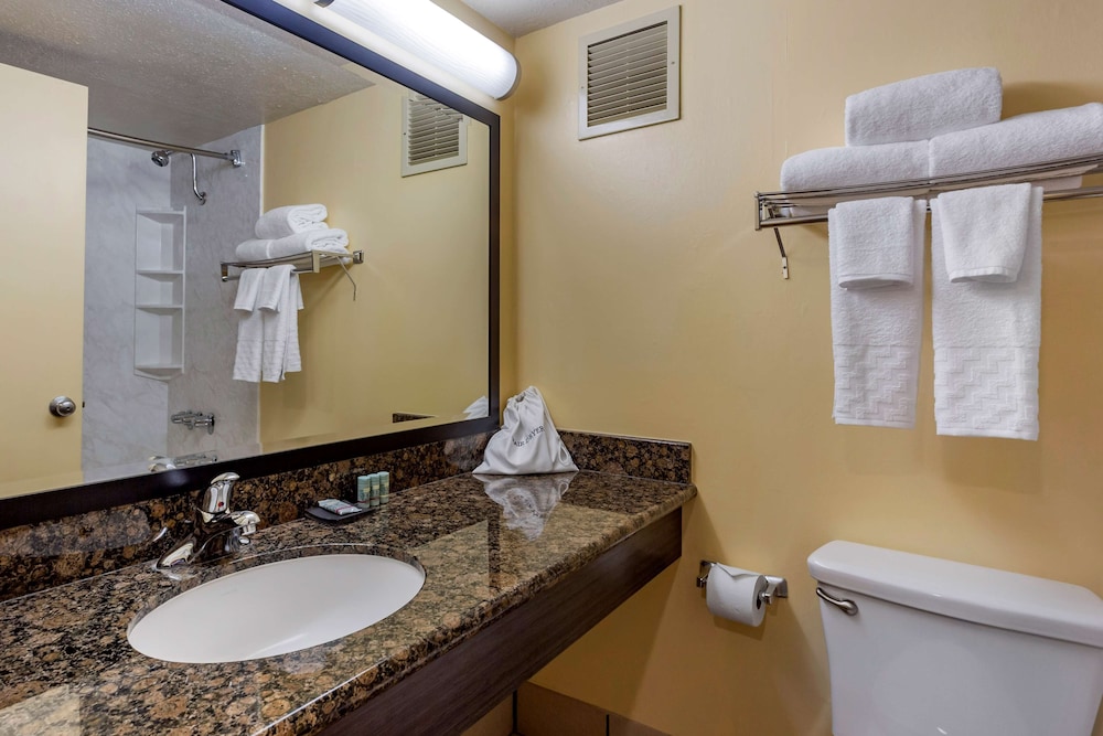 Best Western The Plaza Hotel Honolulu Airport - Free Breakfast — Hotel rooms in Honolulu, Hawaii