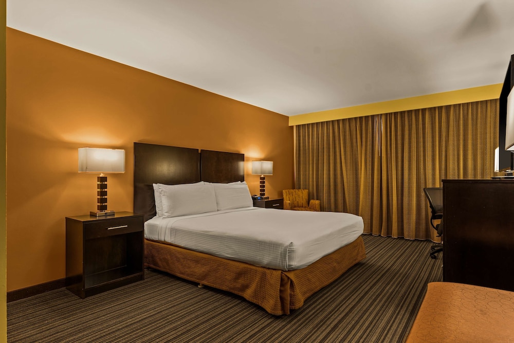 Best Western The Plaza Hotel Honolulu Airport - Free Breakfast — Hotel rooms in Honolulu, Hawaii