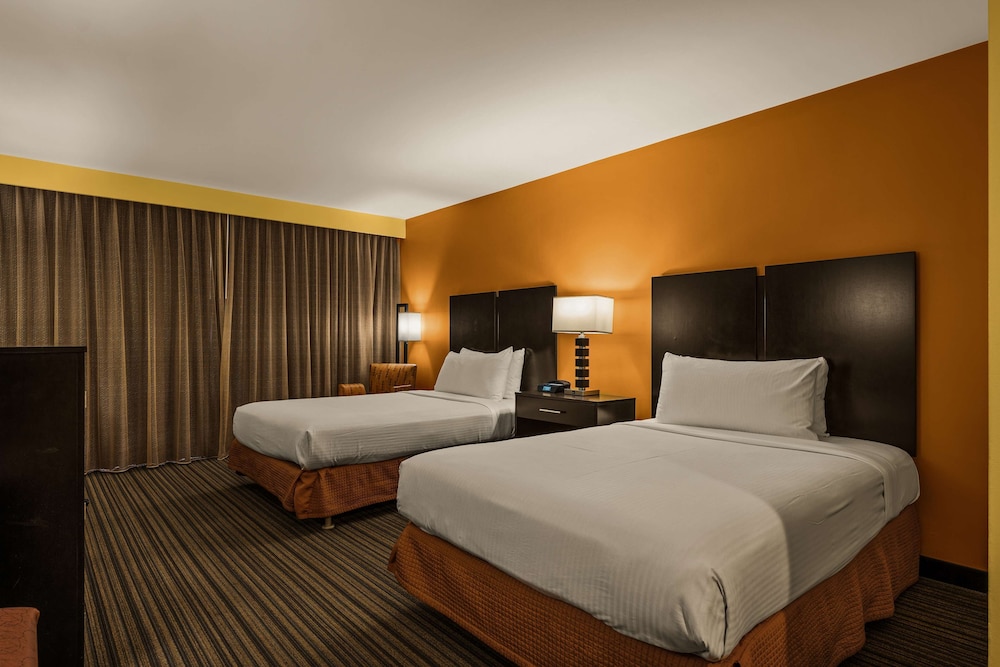 Best Western The Plaza Hotel Honolulu Airport - Free Breakfast — Hotel rooms in Honolulu, Hawaii