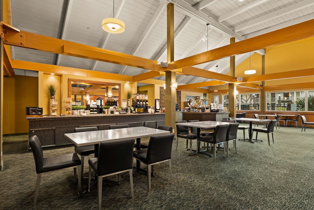 Best Western The Plaza Hotel Honolulu Airport - Free Breakfast — Restaurant & bars in Honolulu, Hawaii