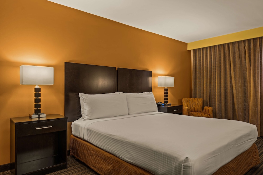 Best Western The Plaza Hotel Honolulu Airport - Free Breakfast — Hotel rooms in Honolulu, Hawaii