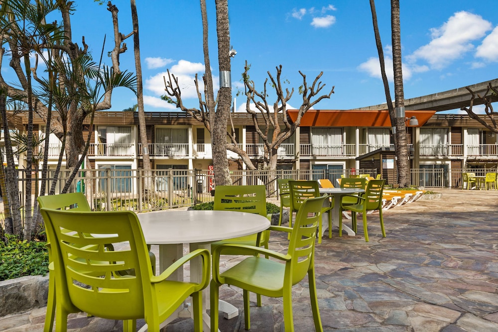 Best Western The Plaza Hotel Honolulu Airport - Free Breakfast — Hotel building in Honolulu, Hawaii