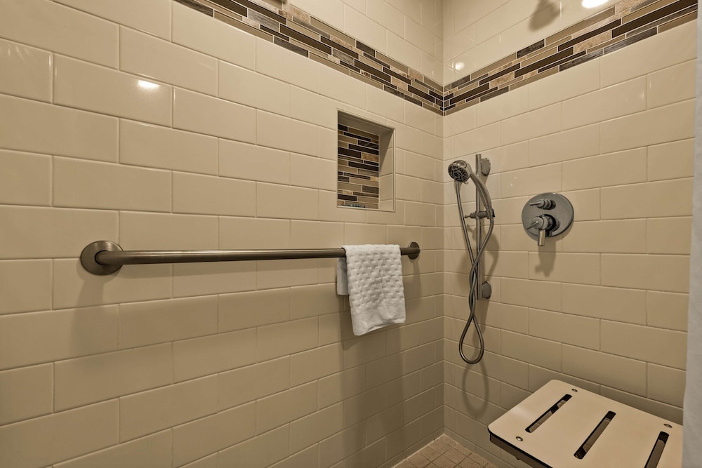 Best Western The Plaza Hotel Honolulu Airport - Free Breakfast — Hotel rooms in Honolulu, Hawaii