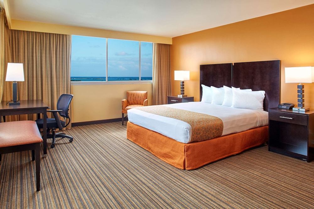 Best Western The Plaza Hotel Honolulu Airport - Free Breakfast — Hotel rooms in Honolulu, Hawaii