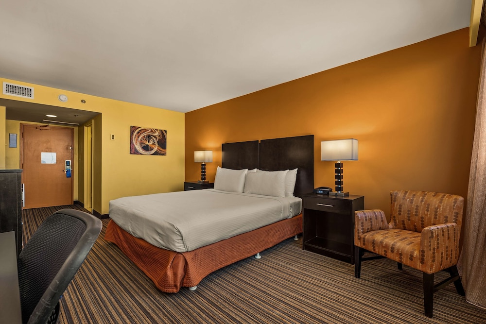 Best Western The Plaza Hotel Honolulu Airport - Free Breakfast — Hotel rooms in Honolulu, Hawaii