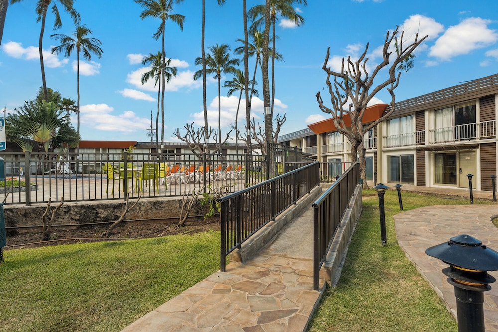 Best Western The Plaza Hotel Honolulu Airport - Free Breakfast — Hotel building in Honolulu, Hawaii