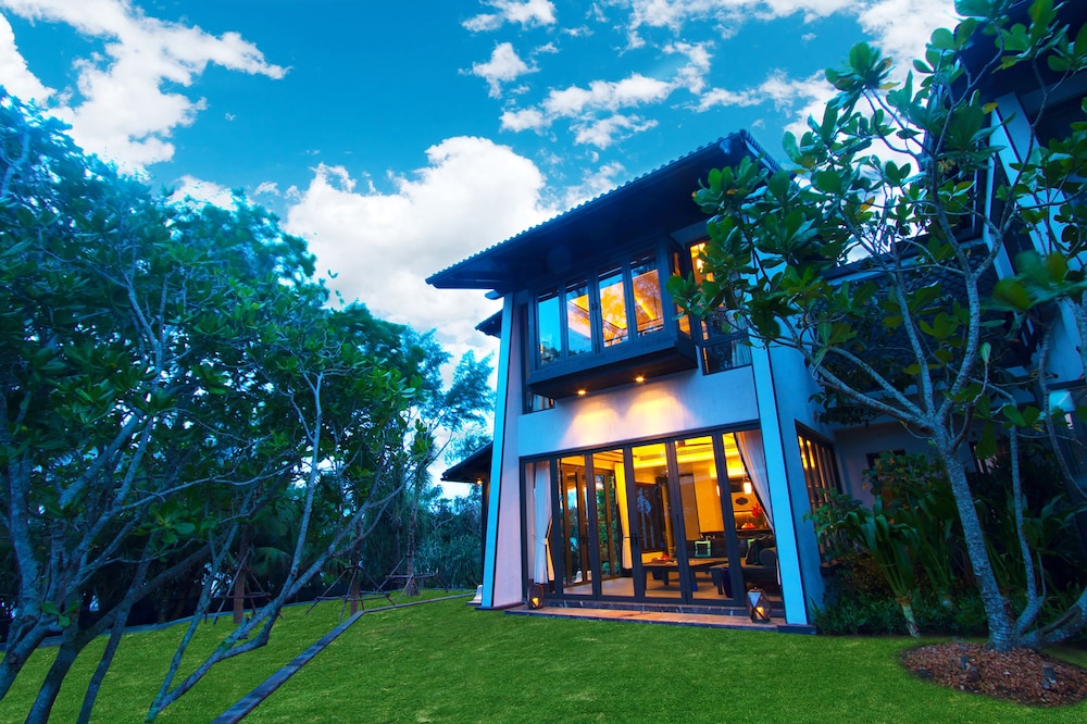 Baba Beach Club Phuket Natai Luxury Pool Villa Hotel by Sri panwa — Hotel building in Khok Klo, Phang Nga