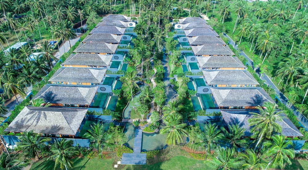 Baba Beach Club Phuket Natai Luxury Pool Villa Hotel by Sri panwa — Hotel building in Khok Klo, Phang Nga