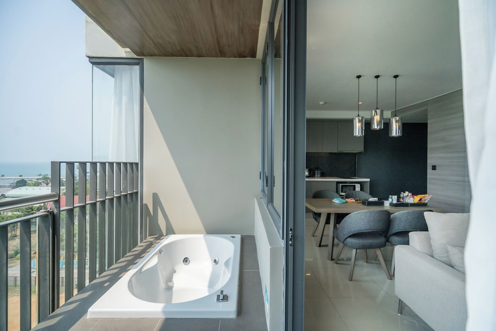 Seaphere Pattaya Hotel — Hotel rooms in Sattahip, Chonburi