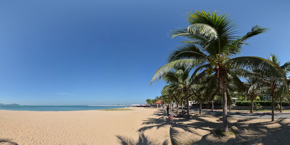 Seaphere Pattaya Hotel — Beach in Sattahip, Chonburi