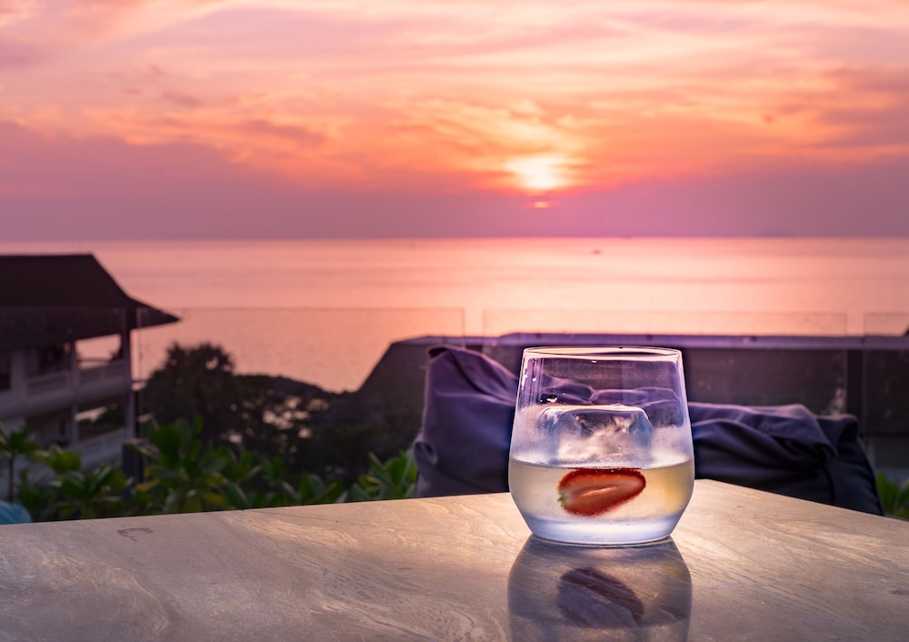 Seaphere Pattaya Hotel — Restaurant & bars in Sattahip, Chonburi