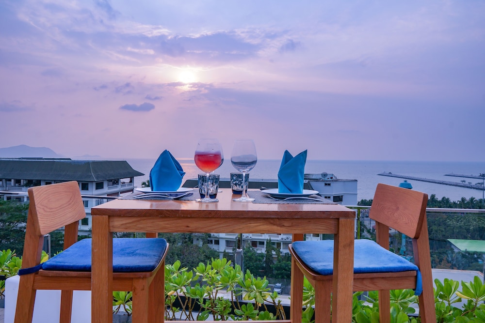 Seaphere Pattaya Hotel — Restaurant & bars in Sattahip, Chonburi