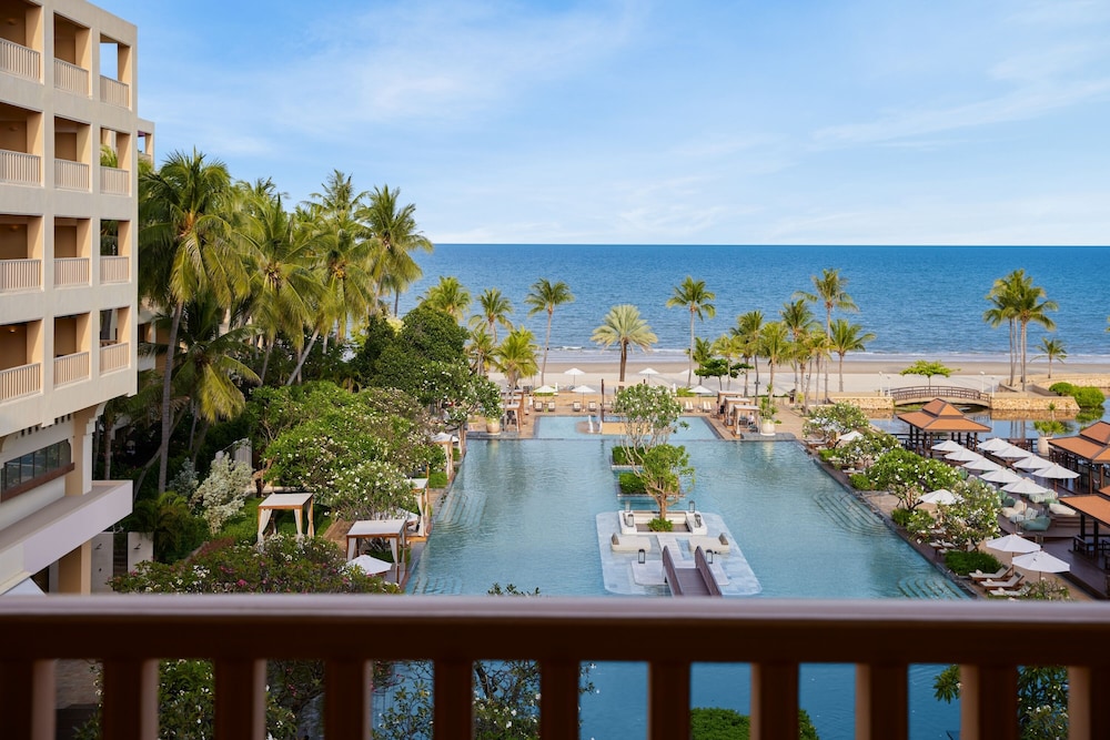 Dusit Thani Hua Hin — Hotel rooms in Cha Am, Phetchaburi