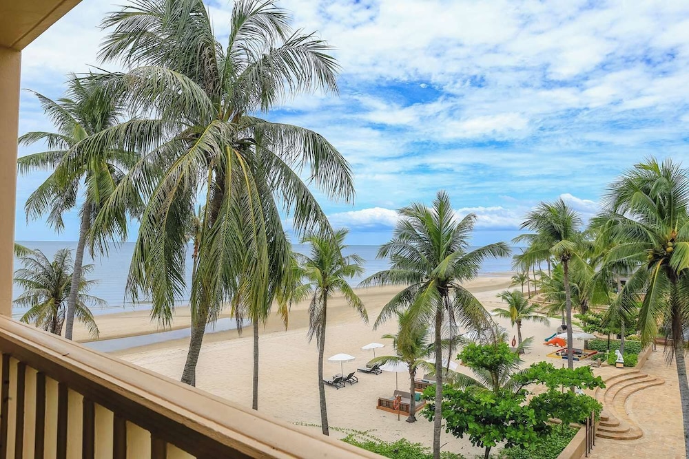 Dusit Thani Hua Hin — Beach in Cha Am, Phetchaburi