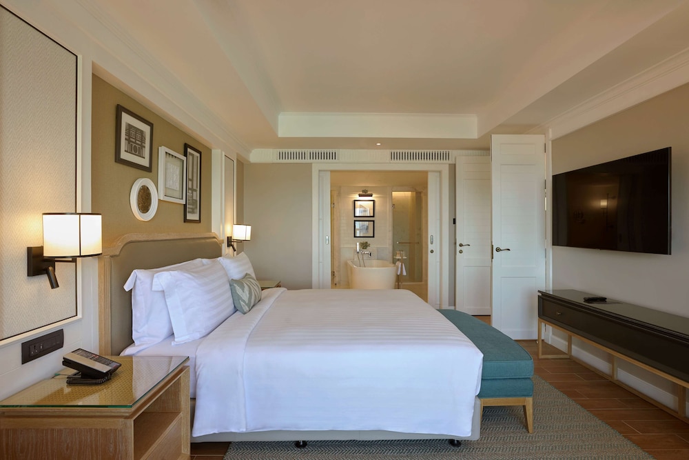 Dusit Thani Hua Hin — Hotel rooms in Cha Am, Phetchaburi