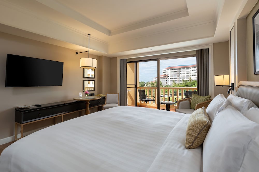 Dusit Thani Hua Hin — Hotel rooms in Cha Am, Phetchaburi