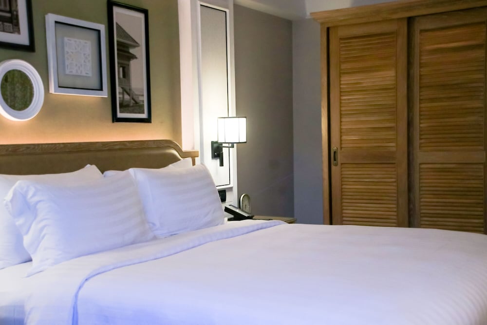 Dusit Thani Hua Hin — Hotel rooms in Cha Am, Phetchaburi