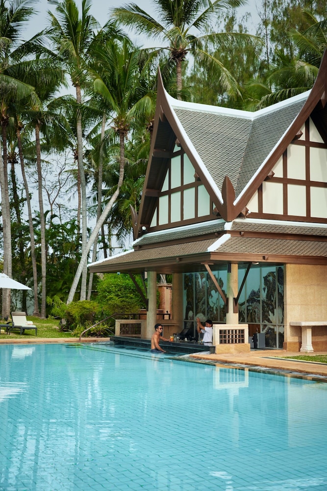 Dusit Thani Hua Hin — Swimming pool in Cha Am, Phetchaburi