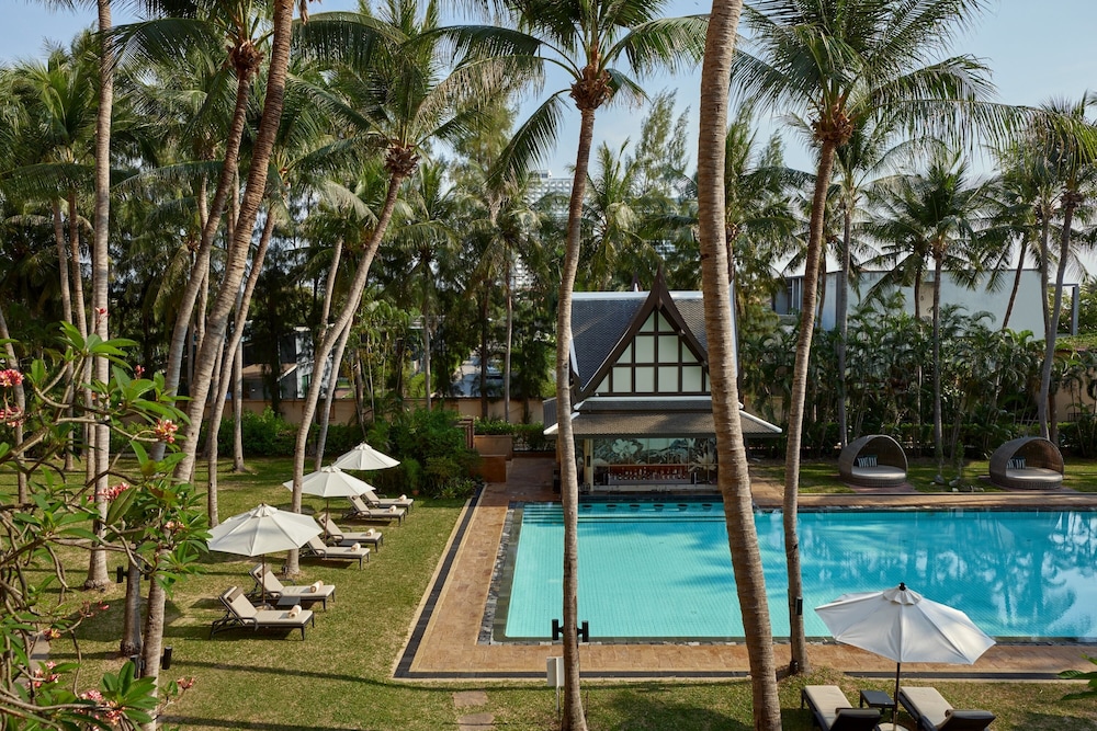 Dusit Thani Hua Hin — Hotel building in Cha Am, Phetchaburi