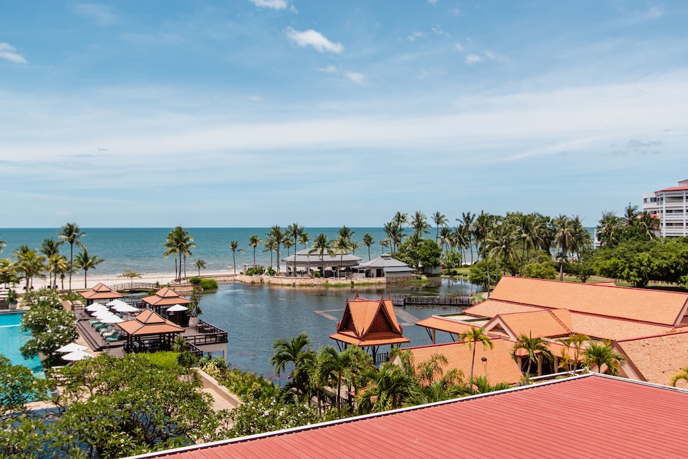 Dusit Thani Hua Hin — Hotel rooms in Cha Am, Phetchaburi