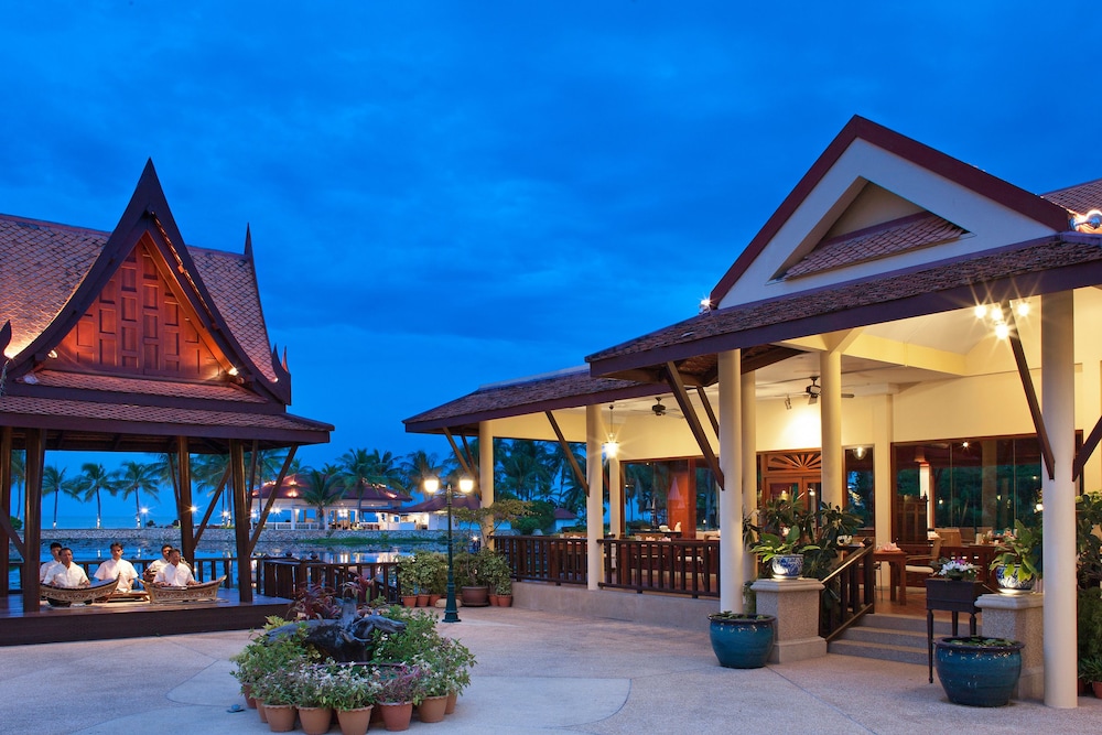Dusit Thani Hua Hin — Restaurant & bars in Cha Am, Phetchaburi