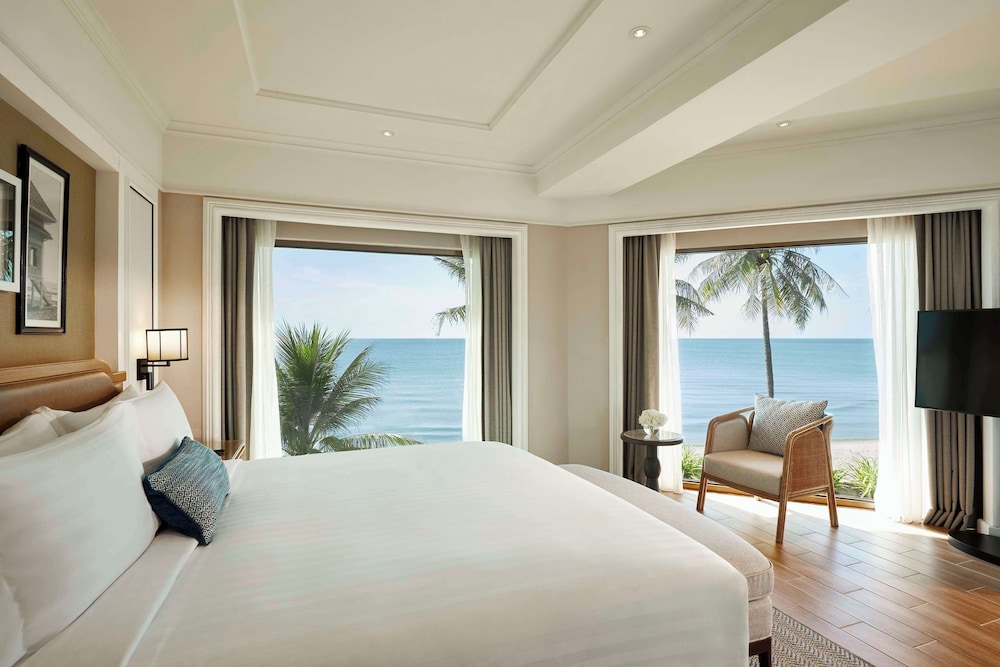 Dusit Thani Hua Hin — Hotel rooms in Cha Am, Phetchaburi
