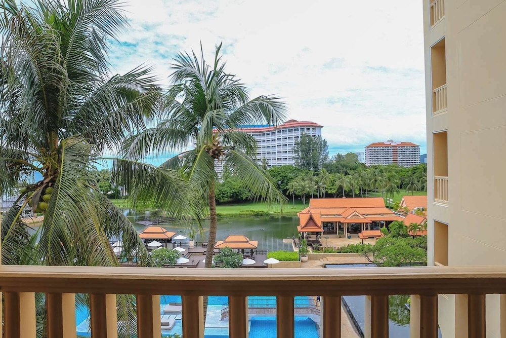 Dusit Thani Hua Hin — Swimming pool in Cha Am, Phetchaburi