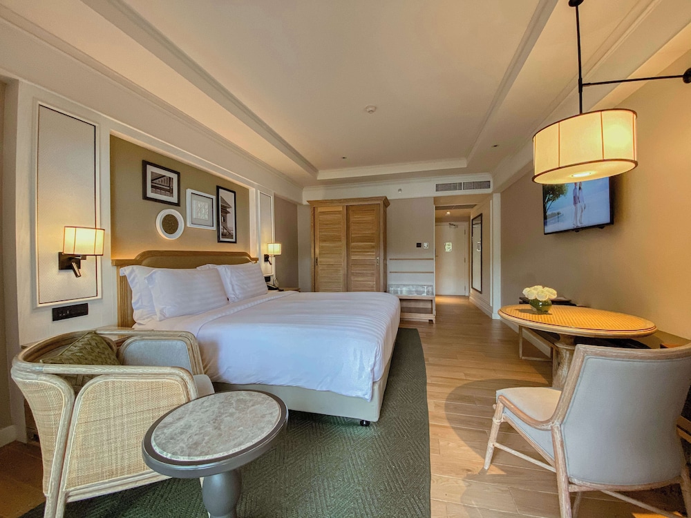 Dusit Thani Hua Hin — Hotel rooms in Cha Am, Phetchaburi