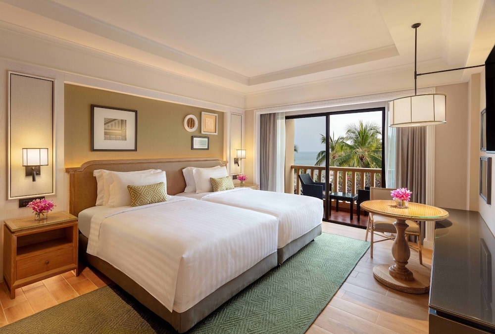 Dusit Thani Hua Hin — Hotel rooms in Cha Am, Phetchaburi