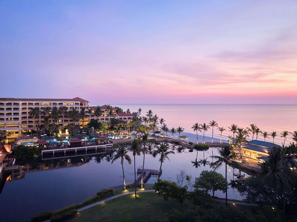 Dusit Thani Hua Hin — Beach in Cha Am, Phetchaburi